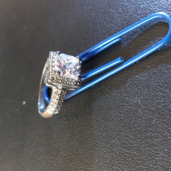 2 carat Cubic zirconia sterling silver ring - Picture 2 of 5